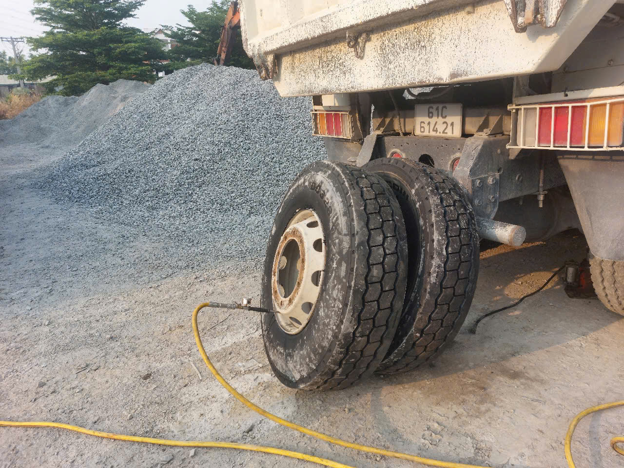 Nghề vá lốp xe ô tô có khó không? Tìm hiểu kỹ năng và kỹ thuật cần có